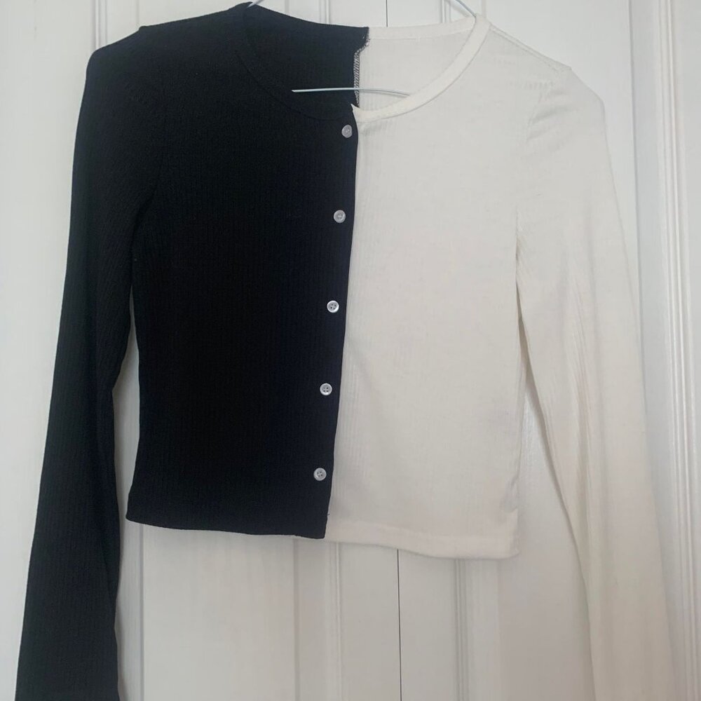 Two Tone Button Up Rib-knit Top - Picture 2 of 2